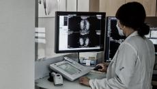 A radiologist checking a report by Lunit INSIGHT MMG
