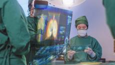 Surgeons using VR 